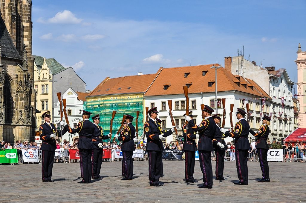 Plzeň poprvé zažila exhibiční přehlídku čestných stráží středoevropského regionu (foto: M. Pecuch, 22.6.2017)