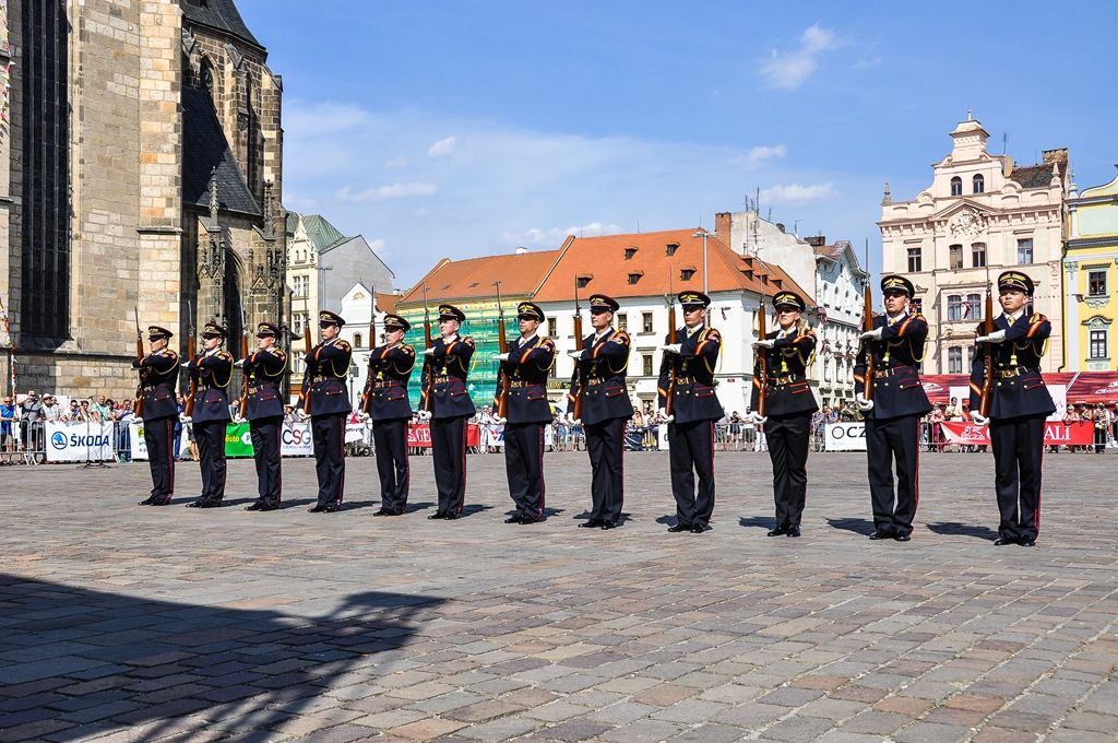 Plzeň poprvé zažila exhibiční přehlídku čestných stráží středoevropského regionu (foto: M. Pecuch, 22.6.2017)
