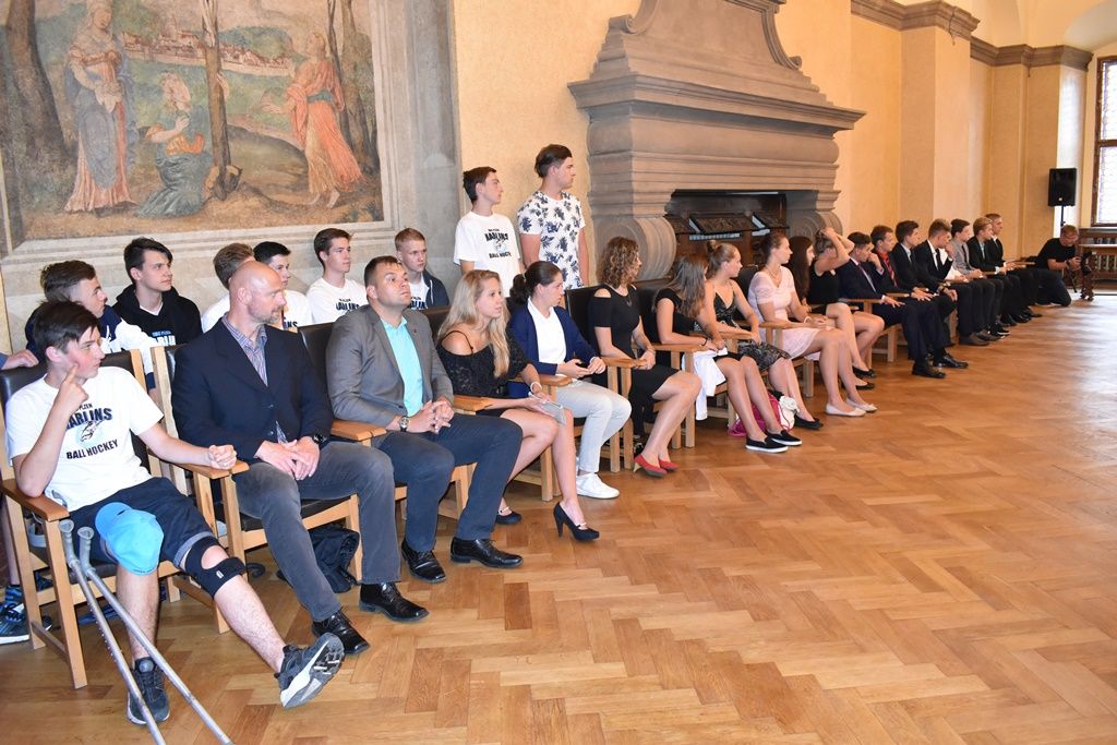 Úspěšné mladé sportovce přijali na radnici zástupci města Plzně (foto: A. Jarošová, 27.6.2017)