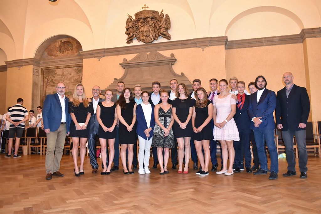 Úspěšné mladé sportovce přijali na radnici zástupci města Plzně (foto: A. Jarošová, 27.6.2017)