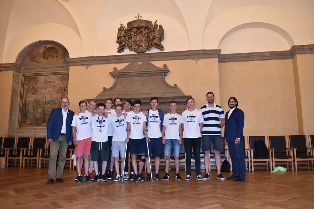 Úspěšné mladé sportovce přijali na radnici zástupci města Plzně (foto: A. Jarošová, 27.6.2017)