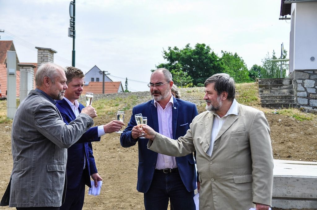 Plzeň dokončila kanalizační řad podél Úslavy (foto: M. Pecuch, 28.6.2017)