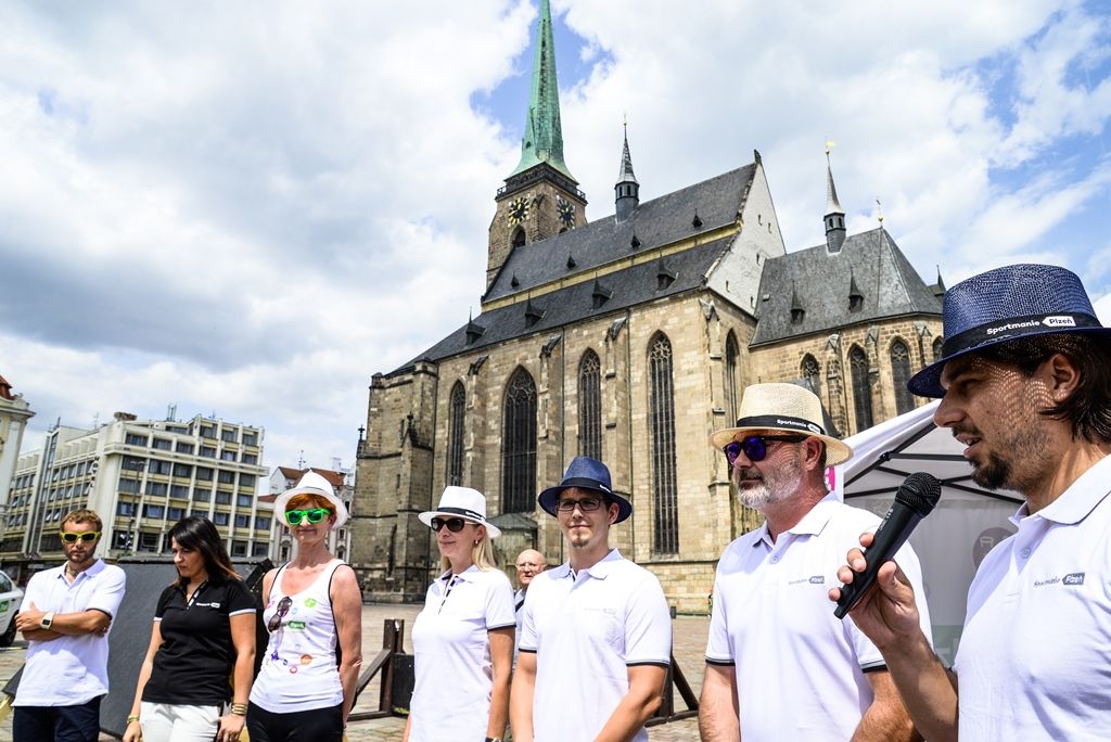 Lezecká stěna láká na Sportmanii, slaňování si vyzkoušel i primátor (foto: M. Pecuch, 20.7.2017)