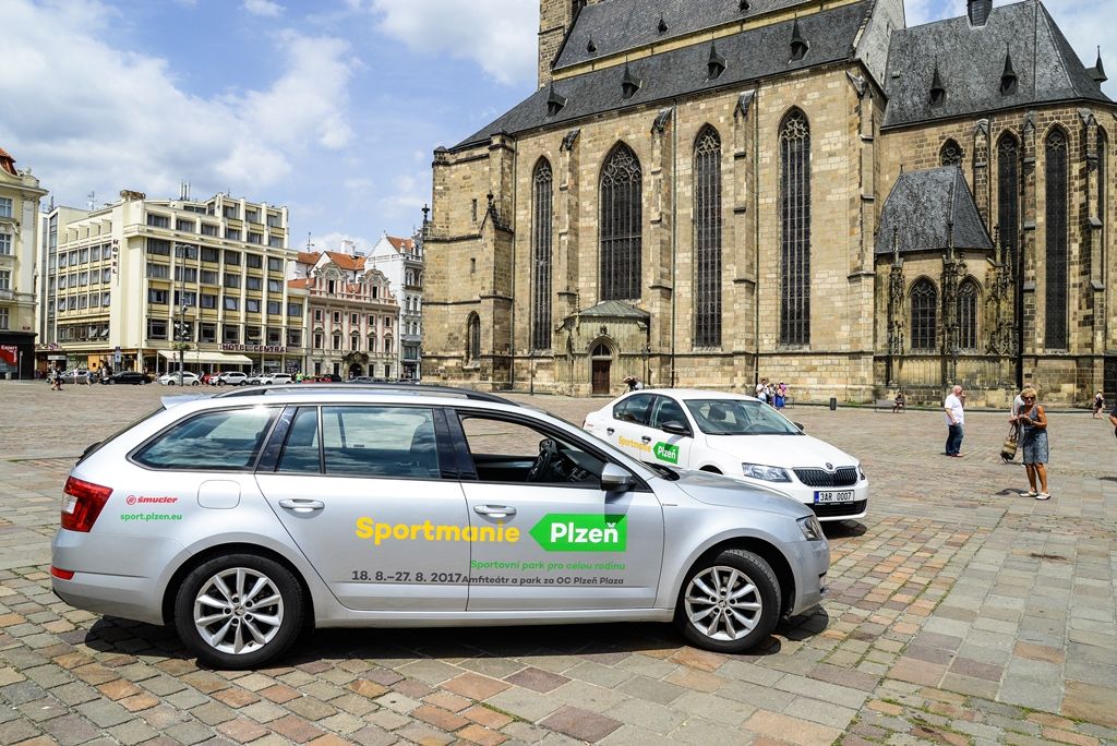 Lezecká stěna láká na Sportmanii, slaňování si vyzkoušel i primátor (foto: M. Pecuch, 20.7.2017)