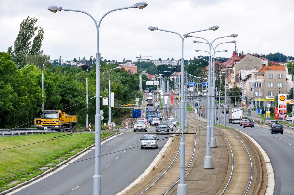 Stavba 3. pruhu na Karlovarské (25.7.2017)