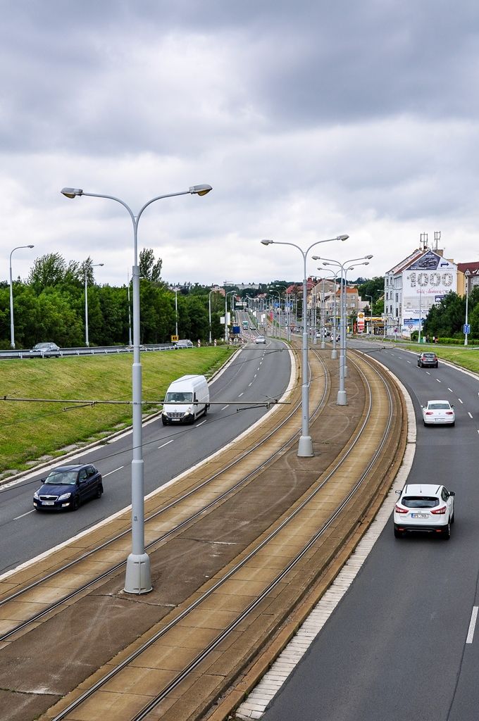 Stavba 3. pruhu na Karlovarské (foto: M. Pecuch, 25.7.2017)