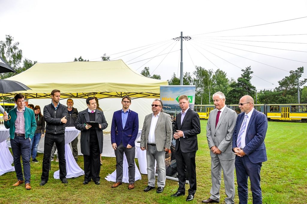 Tramvaj na plzeňskou Košutku jezdí po nově opravené trati (foto: M. Pecuch, 26.7.2017)