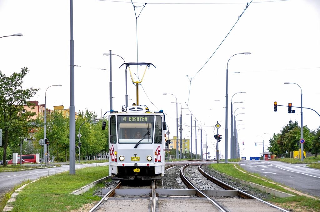 Tramvaj na plzeňskou Košutku jezdí po nově opravené trati (foto: M. Pecuch, 26.7.2017)