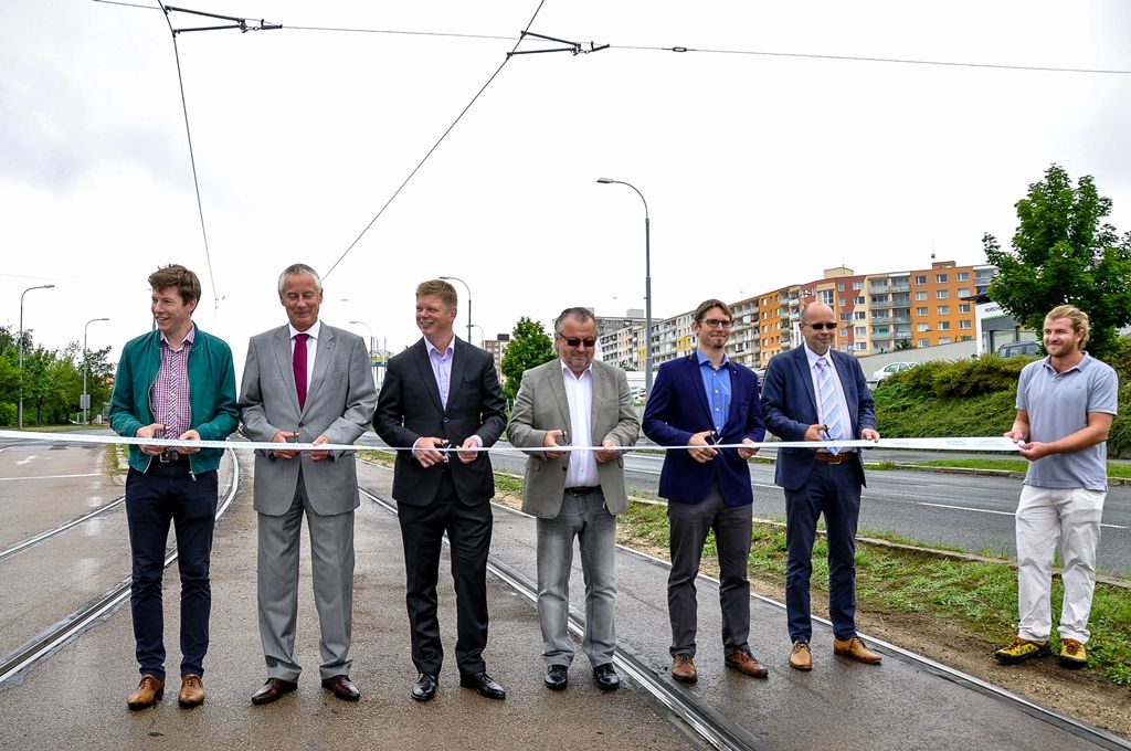 Tramvaj na plzeňskou Košutku jezdí po nově opravené trati (foto: M. Pecuch, 26.7.2017)