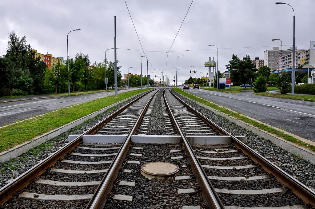 Tramvaj na plzeňskou Košutku jezdí po nově opravené trati (foto: M. Pecuch, 26.7.2017)