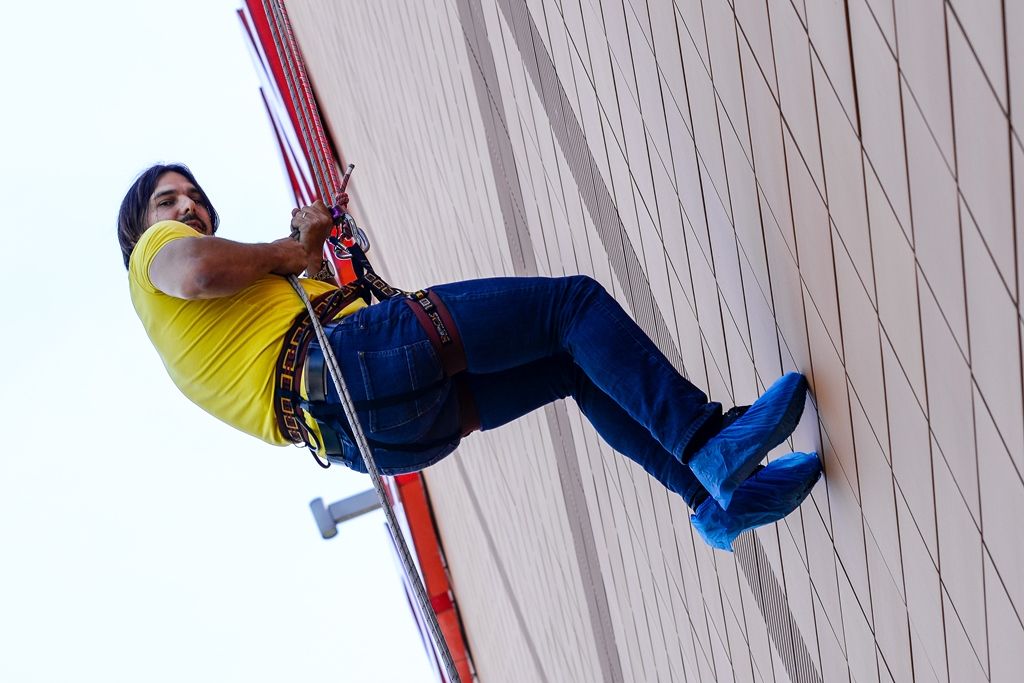 Primátor, hejtman i radní slanili na zkoušku, v pátek tím zahájí Sportmanii (foto: M. Pecuch, 17.8.2017)
