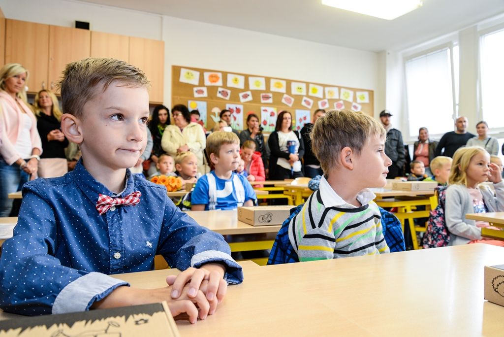 V Plzni se otevřelo 78 prvních tříd, přivítaly přes 1800 nových školáků
