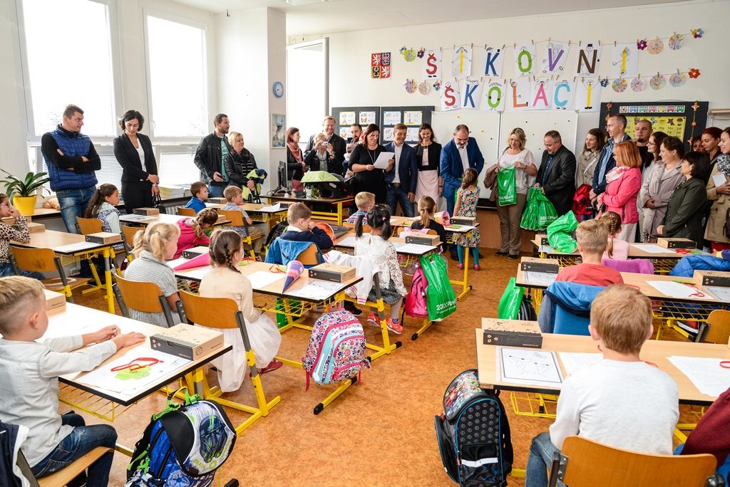 V Plzni se otevřelo 78 prvních tříd, přivítaly přes 1800 nových školáků (foto: M. Pecuch, 4.9.2017)