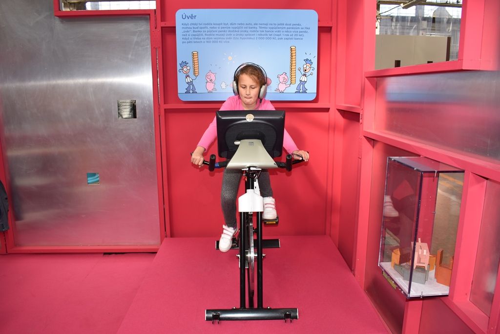 Výstava Jak se točí peníze učí děti hospodařit s penězi