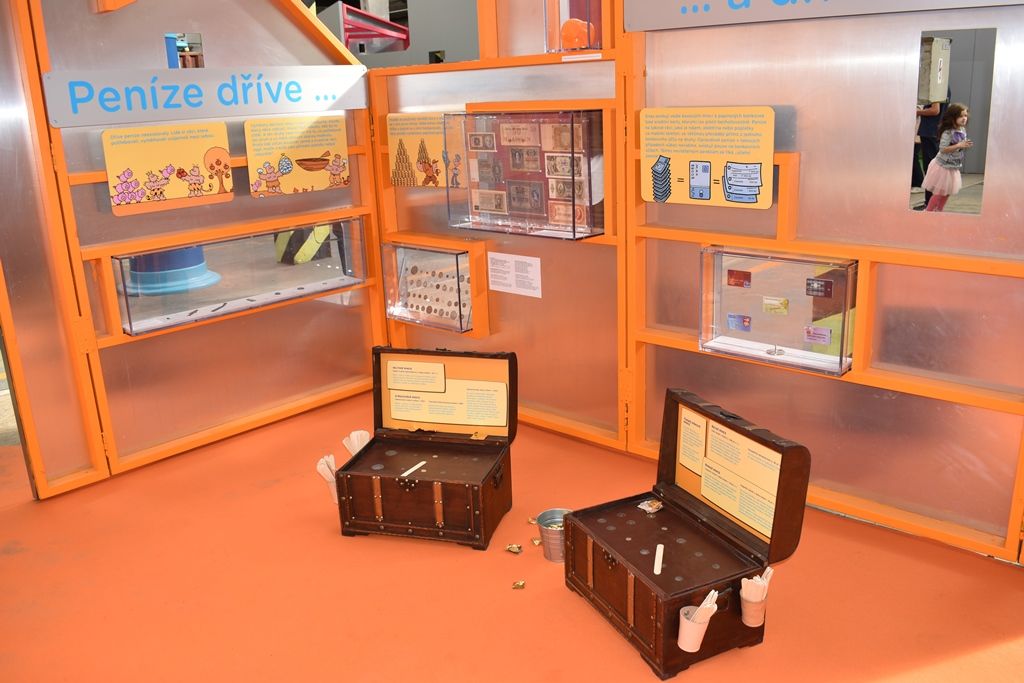 Výstava Jak se točí peníze učí děti hospodařit s penězi (foto: A. Jarošová, 4.10.2017)