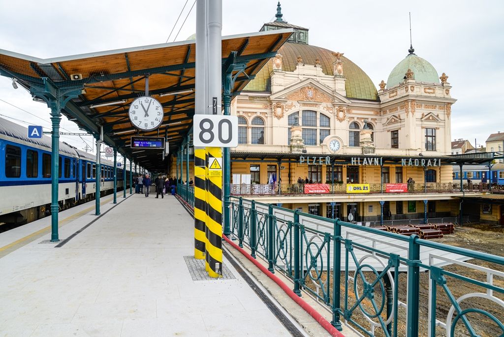 První část modernizace plzeňského hlavního vlakového nádraží byla dokončena