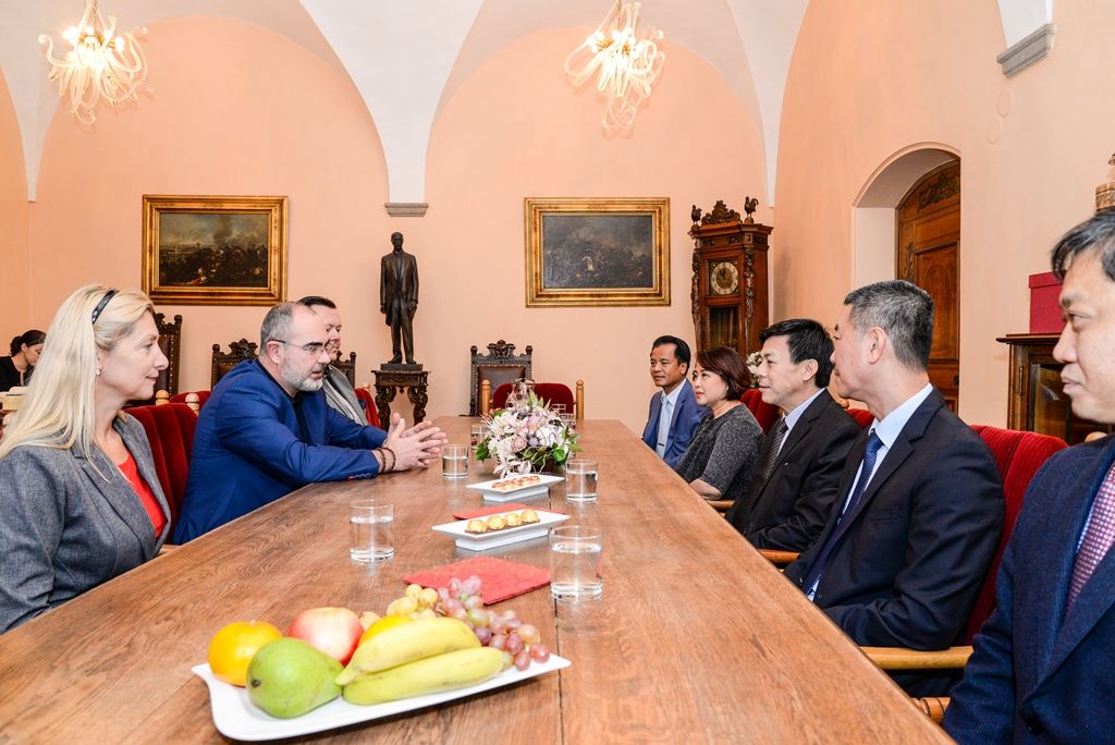 Velvyslanec Vietnamu navštívil Plzeň (foto: M. Pecuch, 12.10.2017)