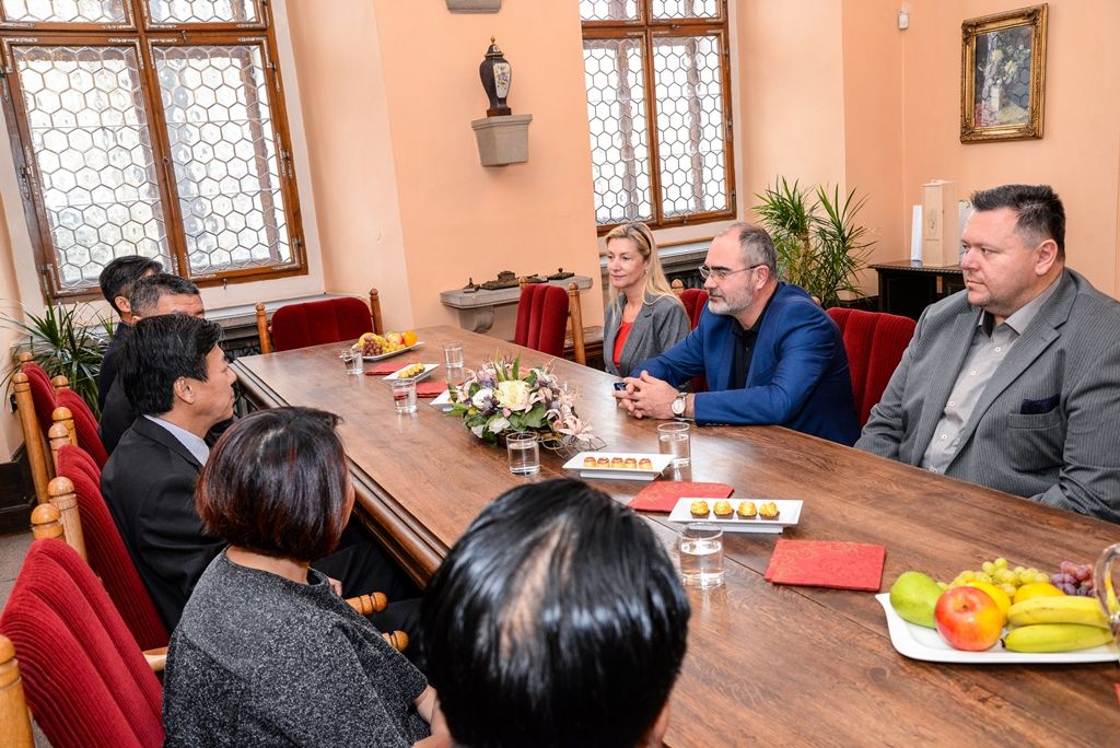 Velvyslanec Vietnamu navštívil Plzeň (foto: M. Pecuch, 12.10.2017)