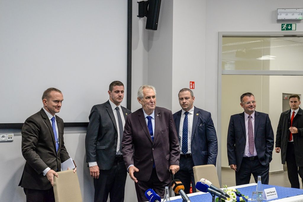 Prezident si prohlédl spalovnu odpadu v Chotíkově (foto: M. Pecuch, 18.10.2017)