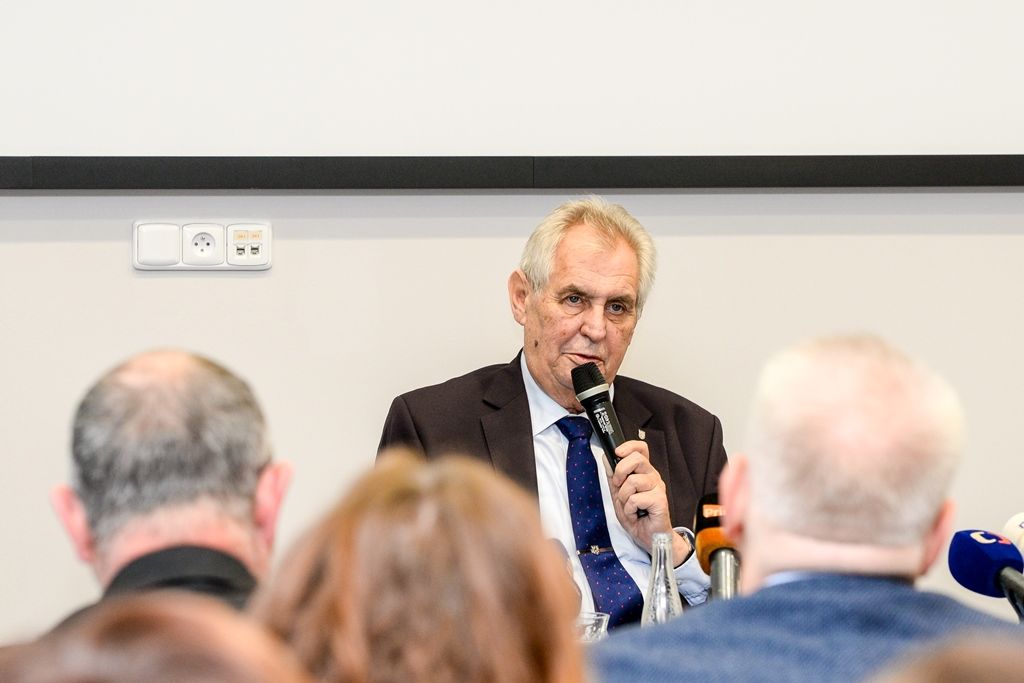 Prezident si prohlédl spalovnu odpadu v Chotíkově (foto: M. Pecuch, 18.10.2017)