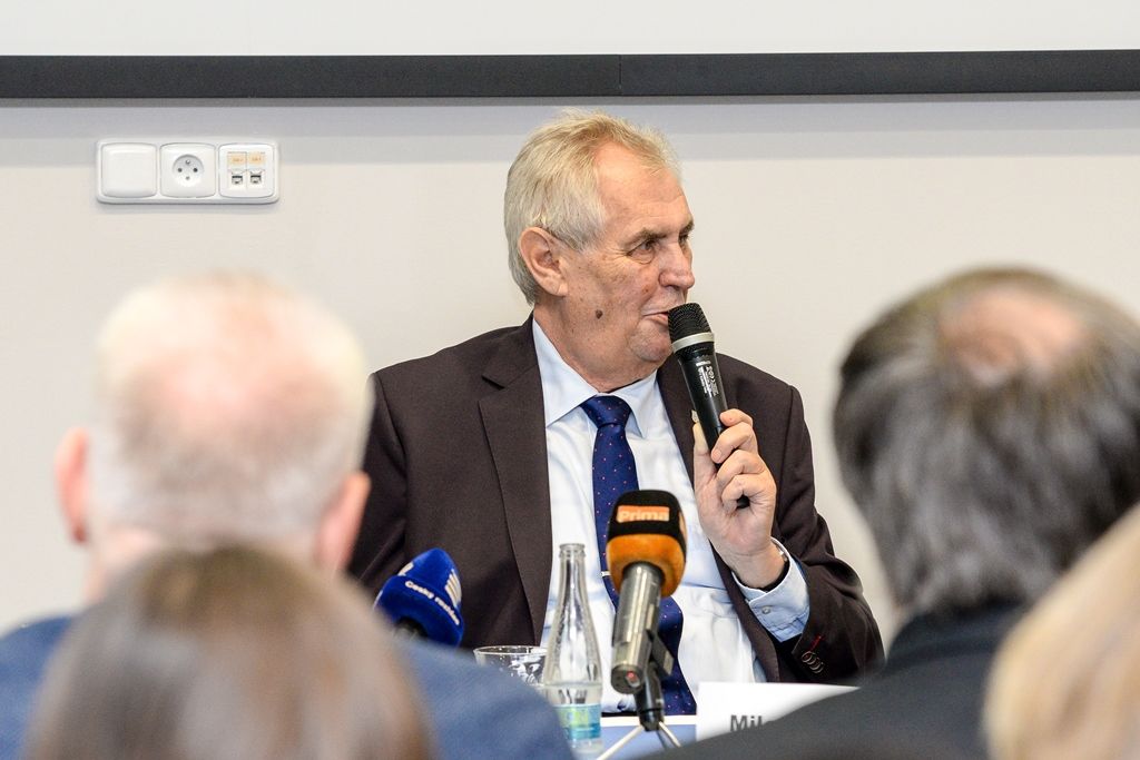 Prezident si prohlédl spalovnu odpadu v Chotíkově (foto: M. Pecuch, 18.10.2017)
