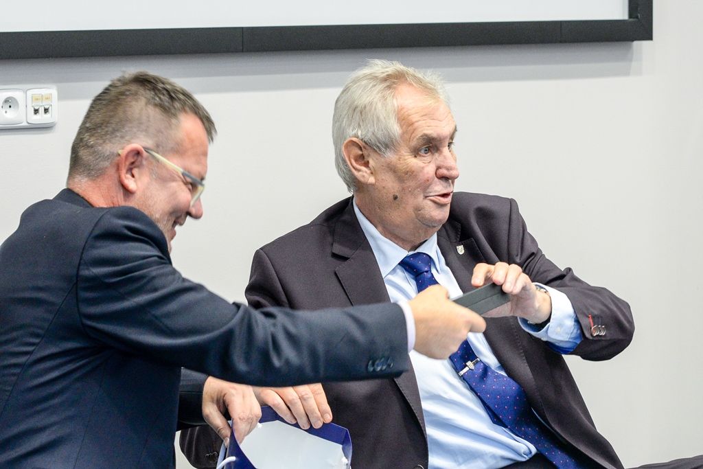 Prezident si prohlédl spalovnu odpadu v Chotíkově (foto: M. Pecuch, 18.10.2017)