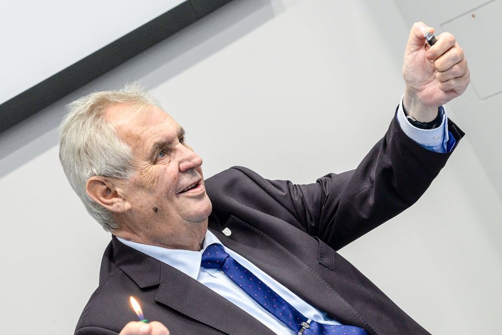 Prezident si prohlédl spalovnu odpadu v Chotíkově (foto: M. Pecuch, 18.10.2017)