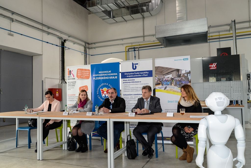 Tisková konference k Posviť si na budoucnost