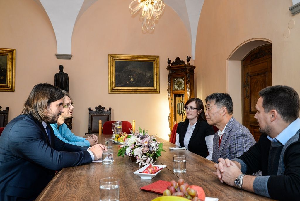 Japonský mistr aikido navštívil plzeňskou radnici (foto: M. Pecuch, 15.11.2017)