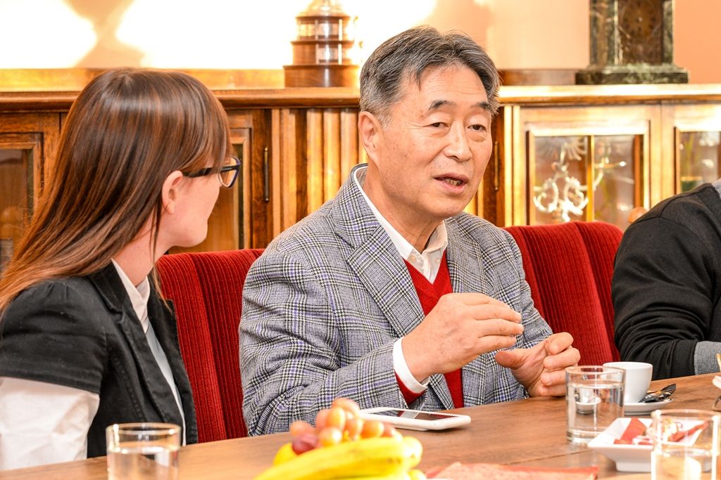 Japonský mistr aikido navštívil plzeňskou radnici (foto: M. Pecuch, 15.11.2017)