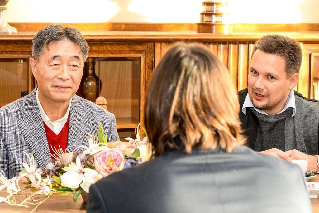 Japonský mistr aikido navštívil plzeňskou radnici (foto: M. Pecuch, 15.11.2017)