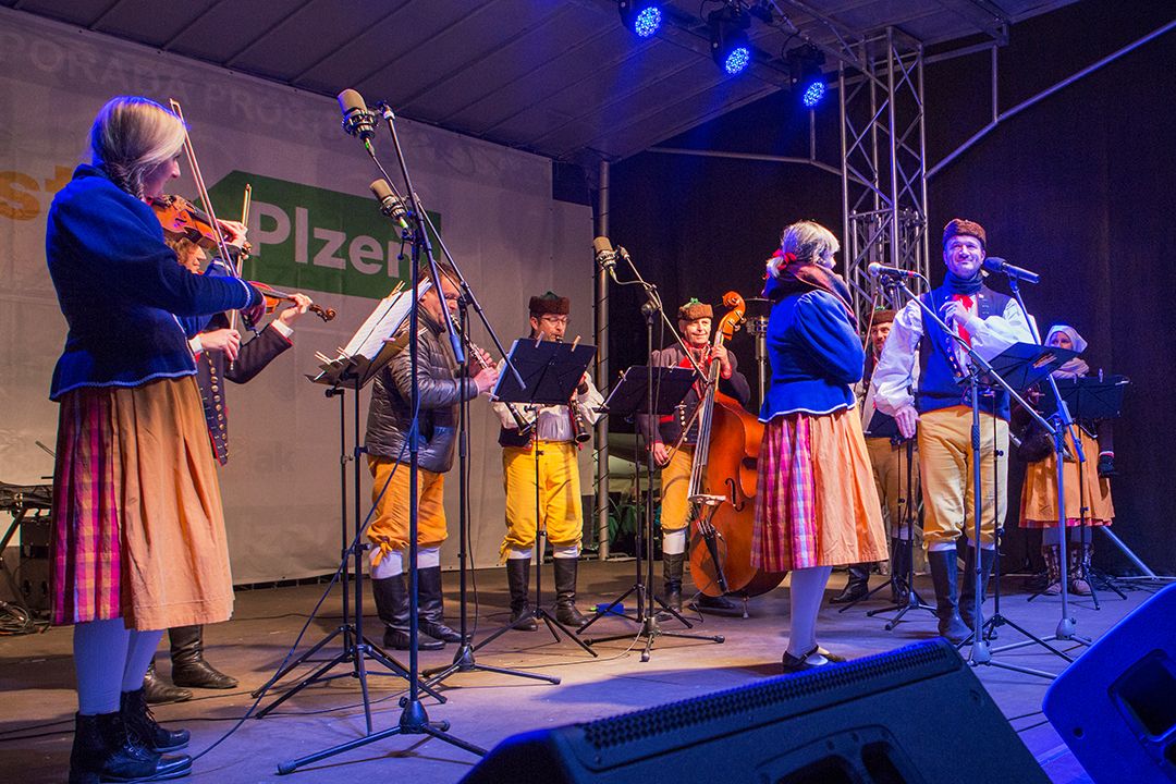 Vánoční strom v Plzni (foto: M. Chaloupka, 3.12.2017)