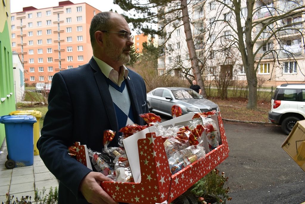 Primátor navštívil mikulášskou besídku dětí ze speciální školy (foto: E. Barborková, 5.12.2017)