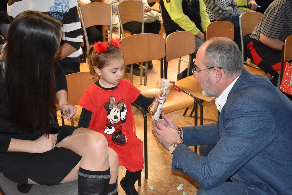 Primátor navštívil mikulášskou besídku dětí ze speciální školy (foto: E. Barborková, 5.12.2017)