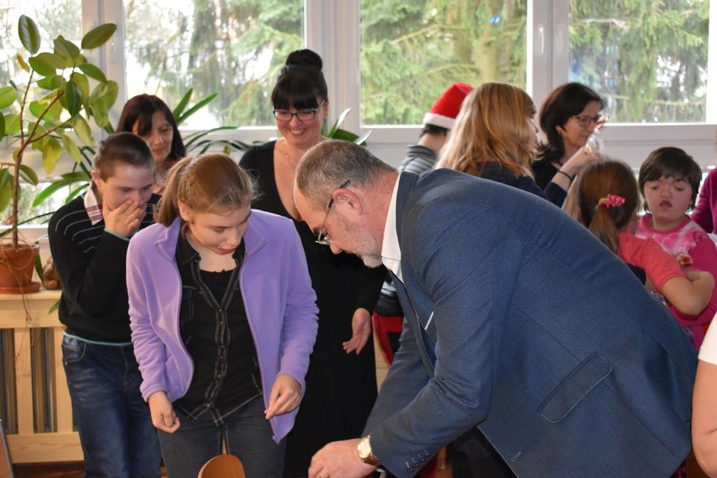 Primátor navštívil mikulášskou besídku dětí ze speciální školy (foto: E. Barborková, 5.12.2017)