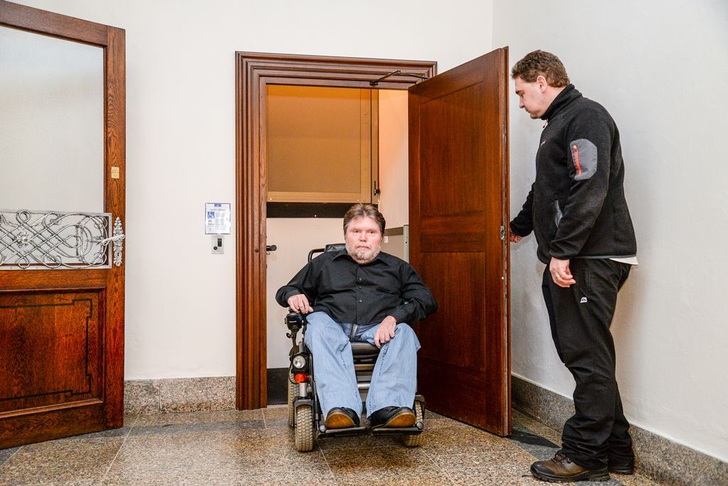 Plzeňská radnice je díky novému výtahu bez bariér