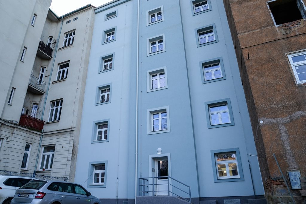 První ze čtyř domů v Plachého ulici byl městem kompletně zrekonstruován (foto: M. Pecuch, 13.12.2017)