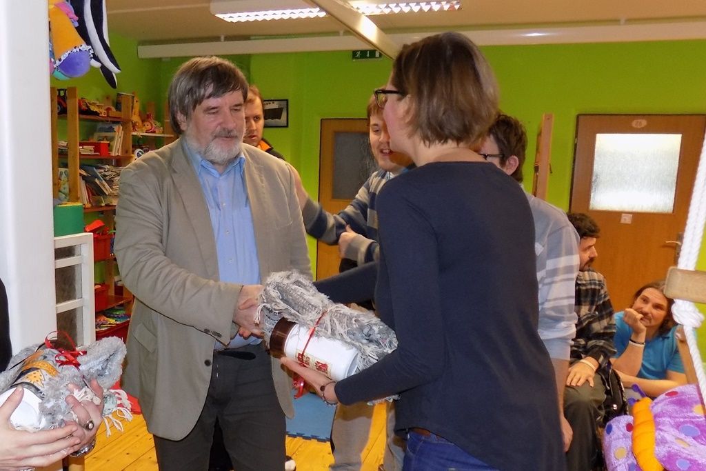 Plzeňští radní navštívili před Vánoci 17 zařízení poskytujících sociální služby (foto: M. Pecuch, Odbor sociálních služeb MMP, 20.12.2017)