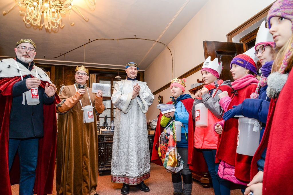 Primátor, hejtman a biskup podpořili Tříkrálovou sbírku (foto: M. Pecuch/A. Jarošová, 8.1.2018)