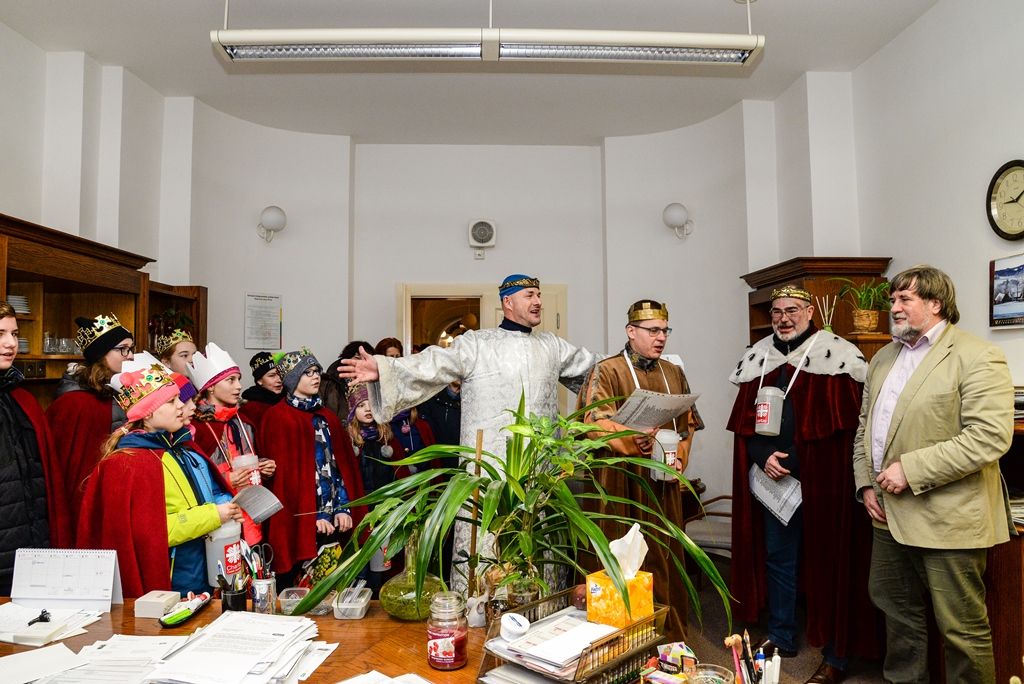 Primátor, hejtman a biskup podpořili Tříkrálovou sbírku (foto: M. Pecuch/A. Jarošová, 8.1.2018)