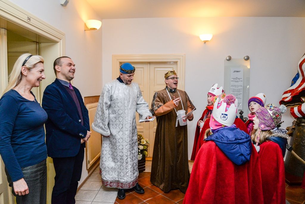 Primátor, hejtman a biskup podpořili Tříkrálovou sbírku (foto: M. Pecuch/A. Jarošová, 8.1.2018)