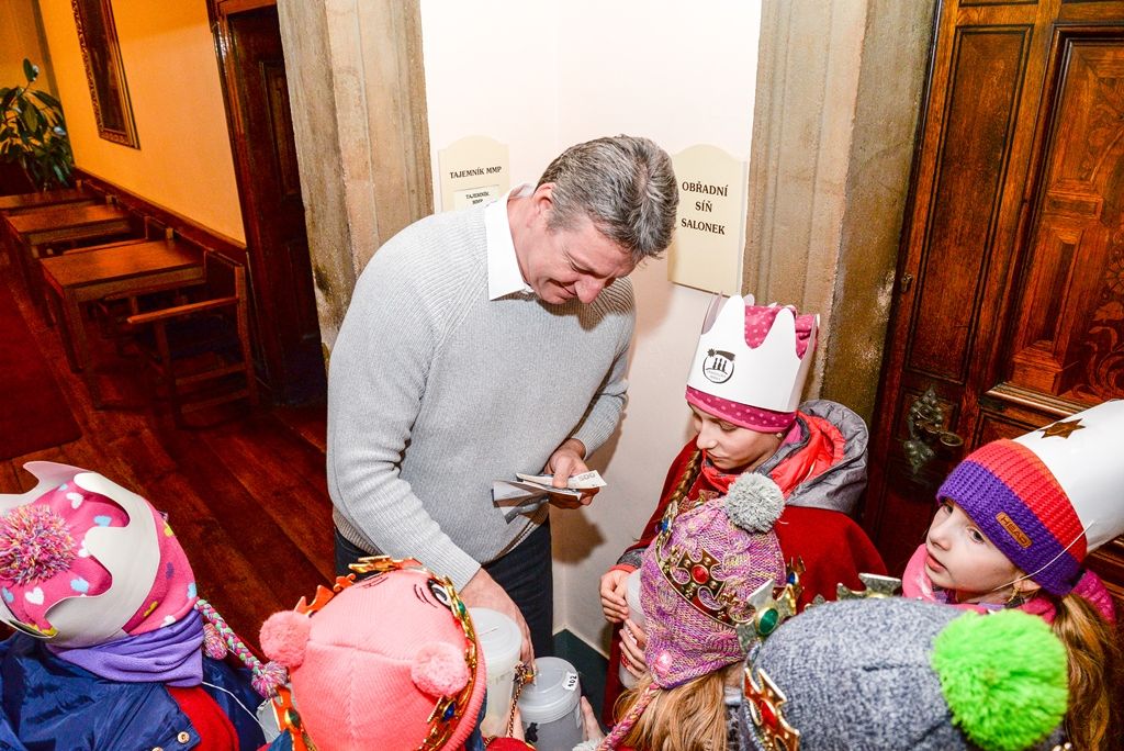 Primátor, hejtman a biskup podpořili Tříkrálovou sbírku (foto: M. Pecuch/A. Jarošová, 8.1.2018)