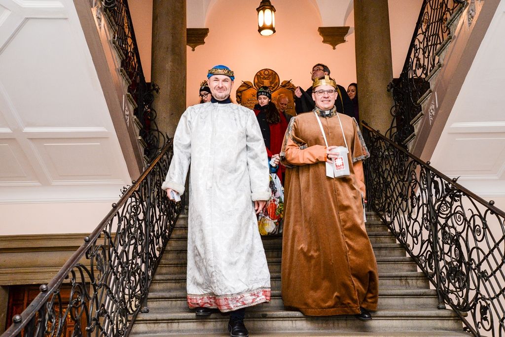 Primátor, hejtman a biskup podpořili Tříkrálovou sbírku (foto: M. Pecuch/A. Jarošová, 8.1.2018)