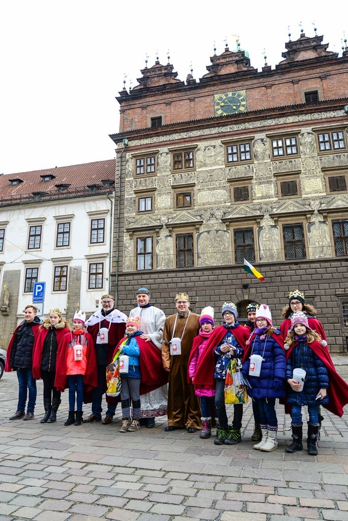 Primátor, hejtman a biskup podpořili Tříkrálovou sbírku (foto: M. Pecuch/A. Jarošová, 8.1.2018)