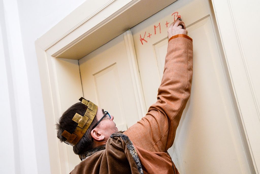 Primátor, hejtman a biskup podpořili Tříkrálovou sbírku (foto: M. Pecuch/A. Jarošová, 8.1.2018)