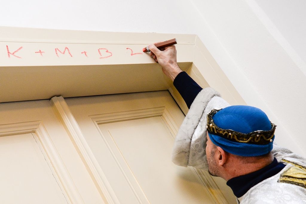 Primátor, hejtman a biskup podpořili Tříkrálovou sbírku (foto: M. Pecuch/A. Jarošová, 8.1.2018)