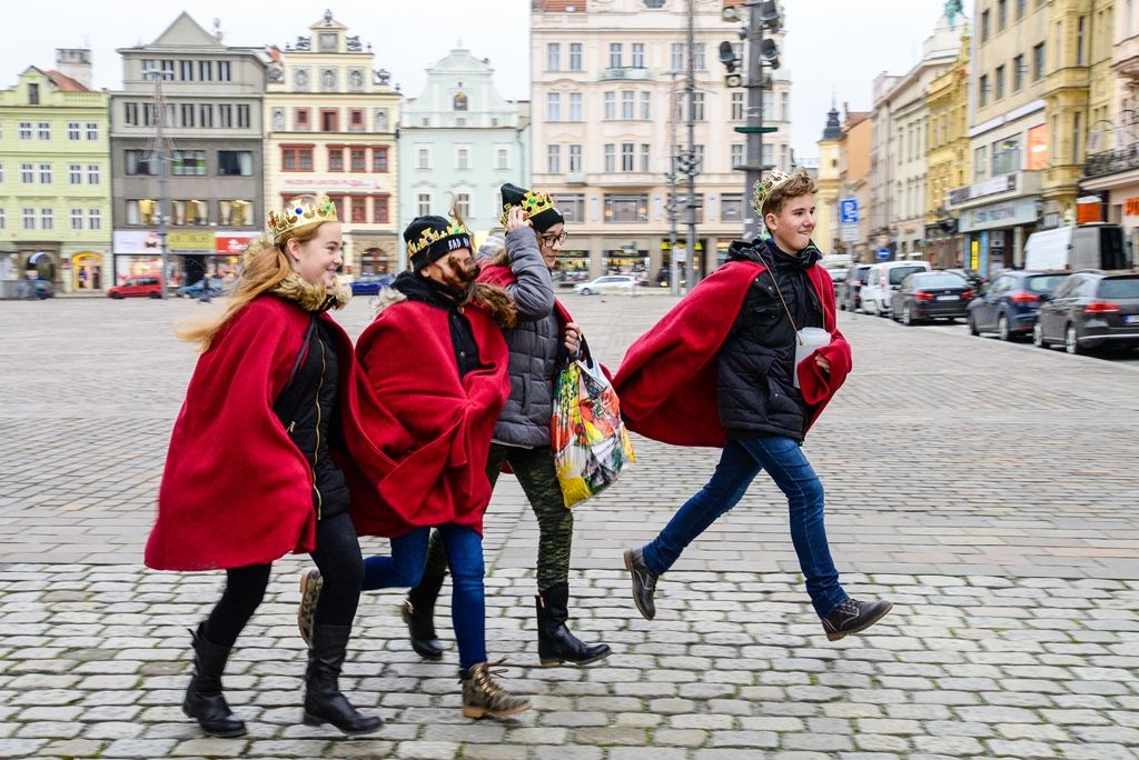 Primátor, hejtman a biskup podpořili Tříkrálovou sbírku (foto: M. Pecuch/A. Jarošová, 8.1.2018)
