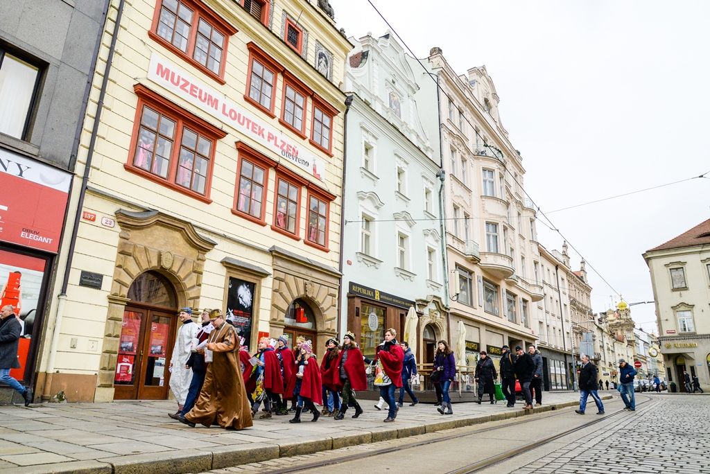 Primátor, hejtman a biskup podpořili Tříkrálovou sbírku (foto: M. Pecuch/A. Jarošová, 8.1.2018)