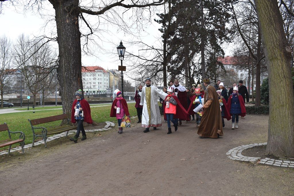 Primátor, hejtman a biskup podpořili Tříkrálovou sbírku (foto: M. Pecuch/A. Jarošová, 8.1.2018)