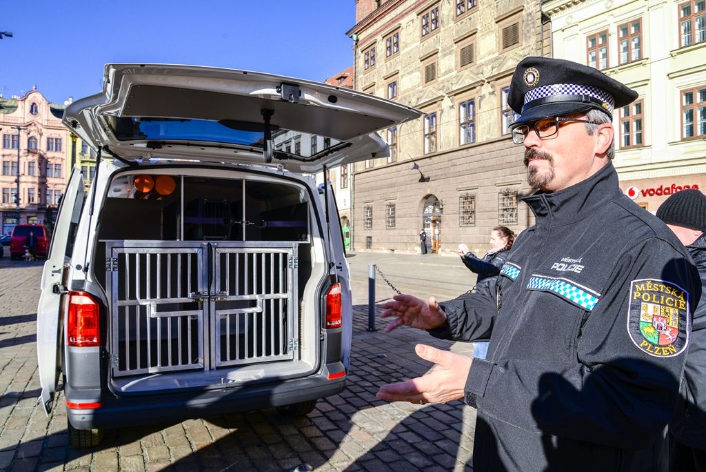Strážníci mají nový speciální odchytový vůz (foto: M. Pecuch, 30.1.2018)